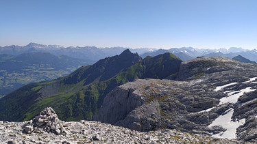 Gauablick-Klettersteig: Am Ausstieg des Klettersteigs Gauablickhöhle | Bild: BR/Thomas Reichart
