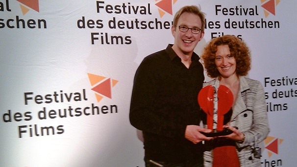 Stephanie Heckner und Uwe Urbas mit dem Publikumspreis des Filmfests Ludwigshafen | Bild: Stephanie Heckner