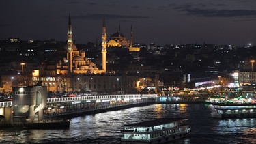 Hafen bei Nacht in Istanbul | Bild: BR/Stefan Zanev