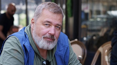 Dmitry Muratow, Herausgeber und Chefredakteur der russischen Zeitung Nowaja Gaseta, erhielt 2021 den Friedensnobelpreis für seinen Kampf um Meinungsfreiheit. | Bild: SWR/Yuri Burek