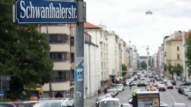 Blick von der Schwanthaler Höhe in München auf die Schwanthalerstraße in Richtung Sonnenstraße. Hier grenzt das gutbürgerliche Westend an das laute südliche Bahnhofsviertel.  | Bild: BR/Julia Fritzsche