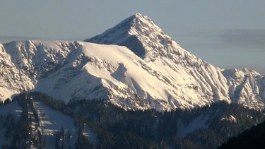 Der Gipfel der Zugspitze bei Sonnenaufgang. | Bild: picture-alliance/dpa