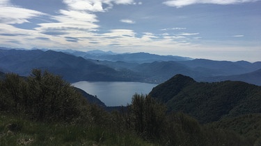 Blick von Spalavera auf den Lago Maggiore. | Bild: BR/Andrea Rüthlein
