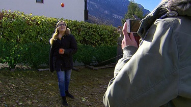 Heidi wird beim Jonglieren gefilmt | Bild: BR