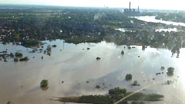 Luftbild der überfluteten Flusslandschaft um Obrenovac | Bild: BR