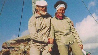Ein Mann und eine Frau auf einem Berggipfel | Bild: BR