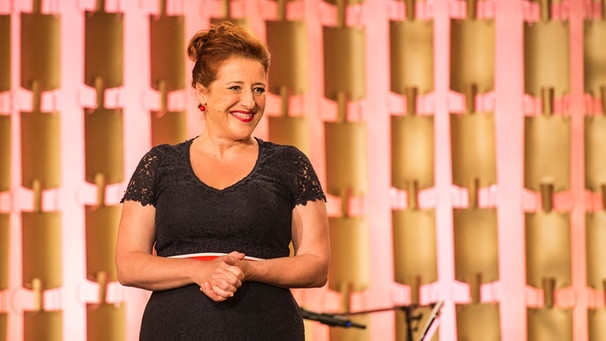 Luise Kinseher beim Bayerischen Kabarettpreis 2015 | Bild: BR/Philipp Kimmelzwinger