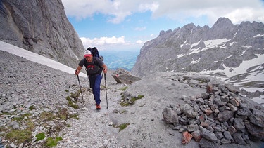 Bergsteiger Markus Trischler beim Anstieg zum Matrashaus | Bild: BR/Josef Bayer