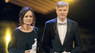 Sylvia Griss und Franz Xaver Karl nehmen den Bayerischen Fernsehpreis 2014 entgegen | Bild: picture-alliance/dpa