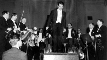 Herbert von Karajan und die Berliner Philharmoniker, 01.03.1955 in der Carnegiehall in New York | Bild: picture-alliance/dpa