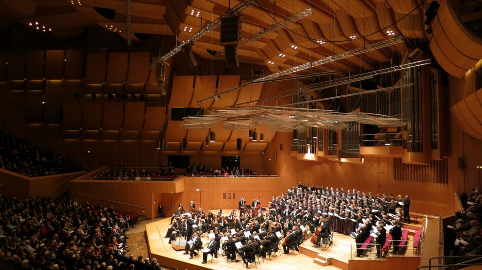 Aufführung der Matthäuspassion unter der Leitung des Dirigenten Enoch zu Guttenberg in der Münchner Philharmonie am Gasteig am 29. März 2013 | Bild: picture-alliance/dpa
