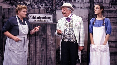 Chiemgauer Volkstheater - Das Glück is a Vogerl: von links: Amsi Kern, Edi Bierling und Sabine Oberhorner | Bild: BR/Impress