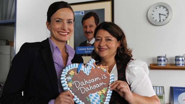 Dahoam is Dahoam: Von links: Kathrin Anna Stahl und Christine Reimer. | Bild: BR/Marco Orlando Pichler
