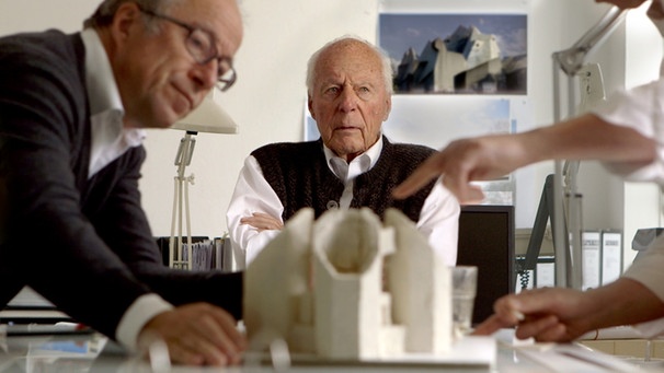 Gottfried Böhm mit seinem Sohn Paul Böhm bei der Arbeit. | Bild: BR/Lichtblick Film 