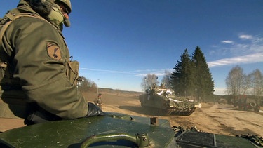 Ausbildung mit gepanzerten Fahrzeugen | Bild: BR