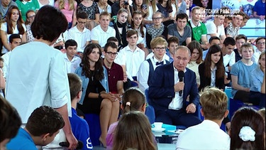Putin mit Jugendlichen | Bild: BR