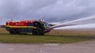 Feuerwehrauto der Flughafenfeuerwehr in Nürnberg bei Übungseinsatz. | Bild: BR