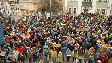 Teilnehmer der Anti-Rechts Demo in Eckental. | Bild: BR