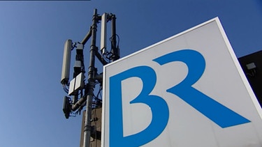 BR Logo auf einem Gebäude. | Bild: BR