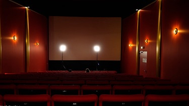 Ein leerer Kinosaal. | Bild: BR