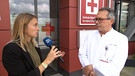 BR-Reporterin Annalena Sippl im Gespräch mit Dr. Thomas Meyer, Ärztlicher Direktor des Klinikum Ansbachs. | Bild: BR