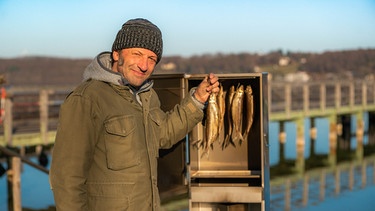 Schmidt Max und der selbst geräucherte Fisch | Bild: André Goerschel