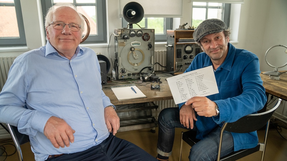 Hans Gall vom Ortsverbands München-Nord im Deutschen Amateur-Radio-Club (DARC) mit dem Schmidt Max | Bild: André Goerschel