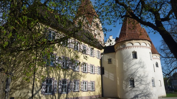 Typisch für den bayerischen Bezirk Schwaben ist die hohe Dichte an historisch gewachsenen Kleinstädten. Hier zu sehen eine Ansicht in Weißenhorn, mit dem dortigen "Oberen Tor". | Bild: BR