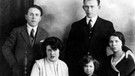 Mirjam Ohringer als Kind (am unteren Bildrand) mit ihrer Familie (1929) | Bild: Mirjam Ohringer