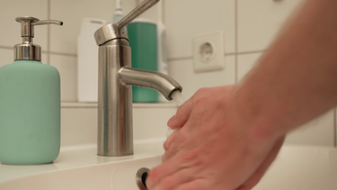 Handhygiene: waschen oder desinfizieren? | Bild: BR