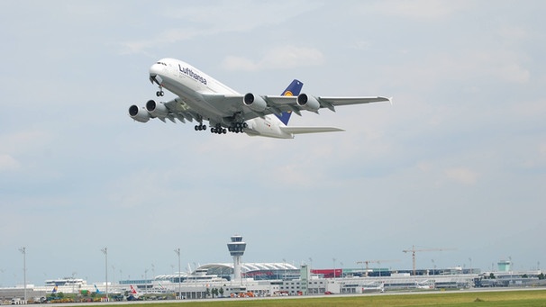 Airbus über MUC | Bild: picture-alliance/dpa