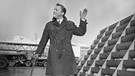 Robert Vaughn am Heathrow Airport in London (1966) | Bild: picture-alliance/dpa