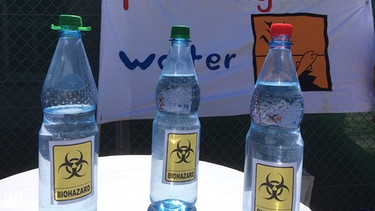 Symbolbild:  Wasser mit Spuren des krebserregenden Umweltgiftes PFC (per- und polyfluorierten Chemikalien)  | Bild: BR/Claudia Mrosek
