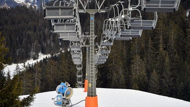 Leerer Skilift  | Bild: picture alliance / SvenSimon
