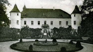 Das gesuchte Schloss wurde gefunden: Mit allergrößter Wahrscheinlichkeit ist es das Schloss Köben in Schlesien. | Bild: Quelle: Pinterest