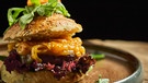 Hauptspeise von Sindy Lippert: Burger vom schottischen Hochlandrind mit Aprikosen-Whisky-Chutney. | Bild: BR/megaherz gmbh