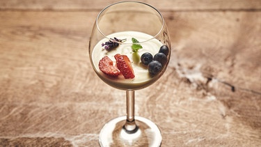 Nachspeise: Weincreme mit Früchten von Nicole Roth aus Unterfranken | Bild: BR/megaherz