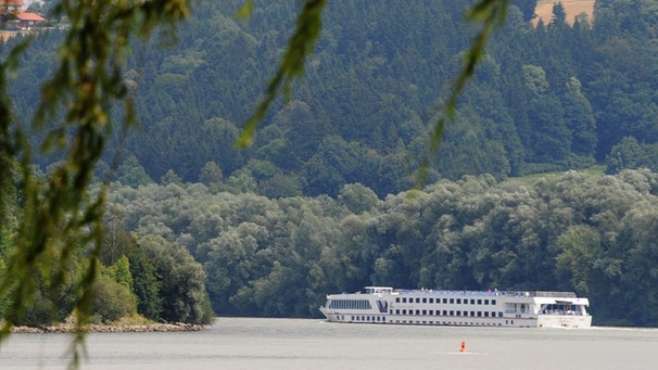 Schiff auf der Donau (Symbolbild) | Bild: picture-alliance/dpa