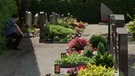 Der frühe Tod der Großmutter beschäftigt Helmut Schleich bis heute.
Ihr Grab in Schongau besucht er noch immer regelmäßig.
| Bild: BR