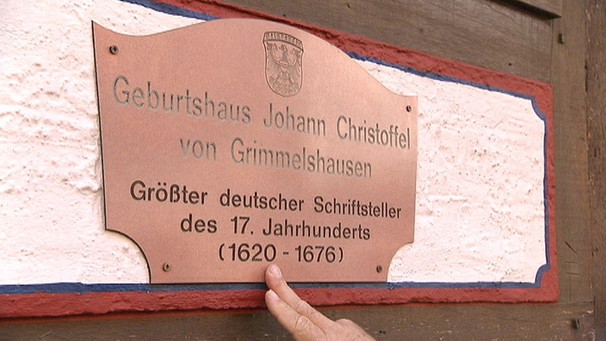 Gedenktafel an Grimmelshausens Geburtshaus | Bild: BR