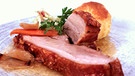 Knuspriger Schweinebauch mit Biersauce, Krautsalat und Knödeln. | Bild: BR/Frank Johne