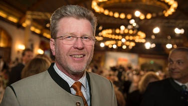 Marcel Huber (CSU) beim Maibockanstich 2015 | Bild: BR/Ralf Wilschewski
