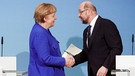 Merkel und Schulz schütteln sich die Hände | Bild: picture-alliance/dpa