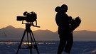 Spitzbergen: Kameramann Heribert Schöller bei Dreharbeiten im Packeis | Bild: BR/Kai Schubert