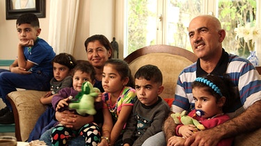 Café Blabla in Herrsching; Salam Karim mit seiner Familie aus dem Irak | Bild: BR