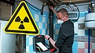 Radon-Messung im Keller eines Hauses | Bild: picture-alliance/dpa, BR, Montage: BR