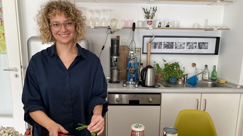 Sehen statt Hören-Moderatorin Iris Meinhardt kocht 7 Tage vegan | Bild: BR/Steffi Wolf
