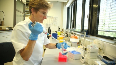  Nele Alder-Baerens im Labor | Bild: BR