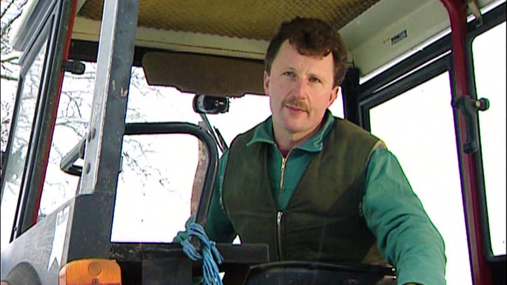 Friedrich Hagg ist Landwirt und leidenschaftlicher Tüftler. Auf seinem Bauernhof versucht der Daniel Düsentrieb im Jahr 1999, durch sein technisches Verständnis Arbeit zu sparen. | Bild: BR
