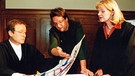 Szene aus "Cafe Meineid" mit Richter Heinz Wunder (Erich Hallhuber), Karl Zenk (Helmut Schleich) und Roswitha Haider (Thekla Mayhoff) | Bild: BR